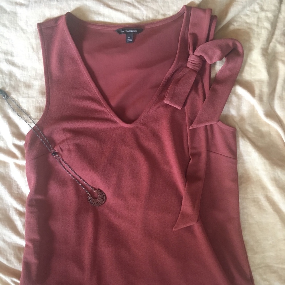 Banana Republic top in sienna